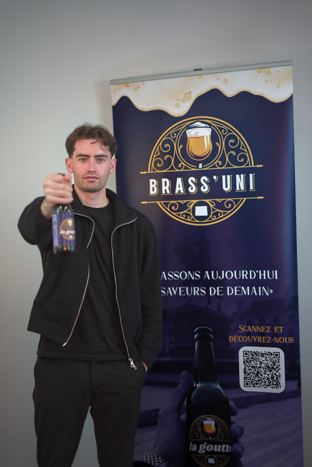 Toast face au stand Brass'Uni lors d'un événement