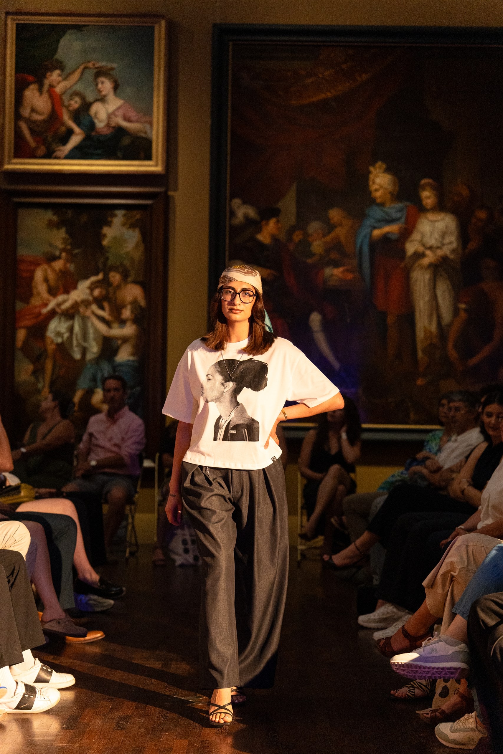 Total look graphique, démarche assurée