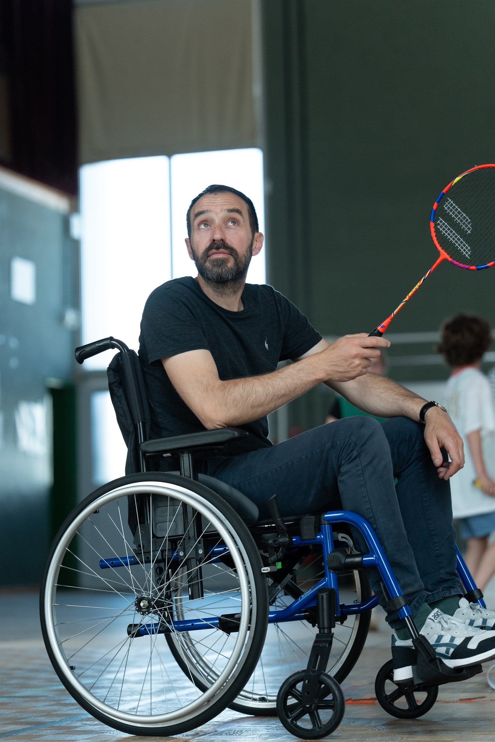 Badminton en fauteuil, échange en salle