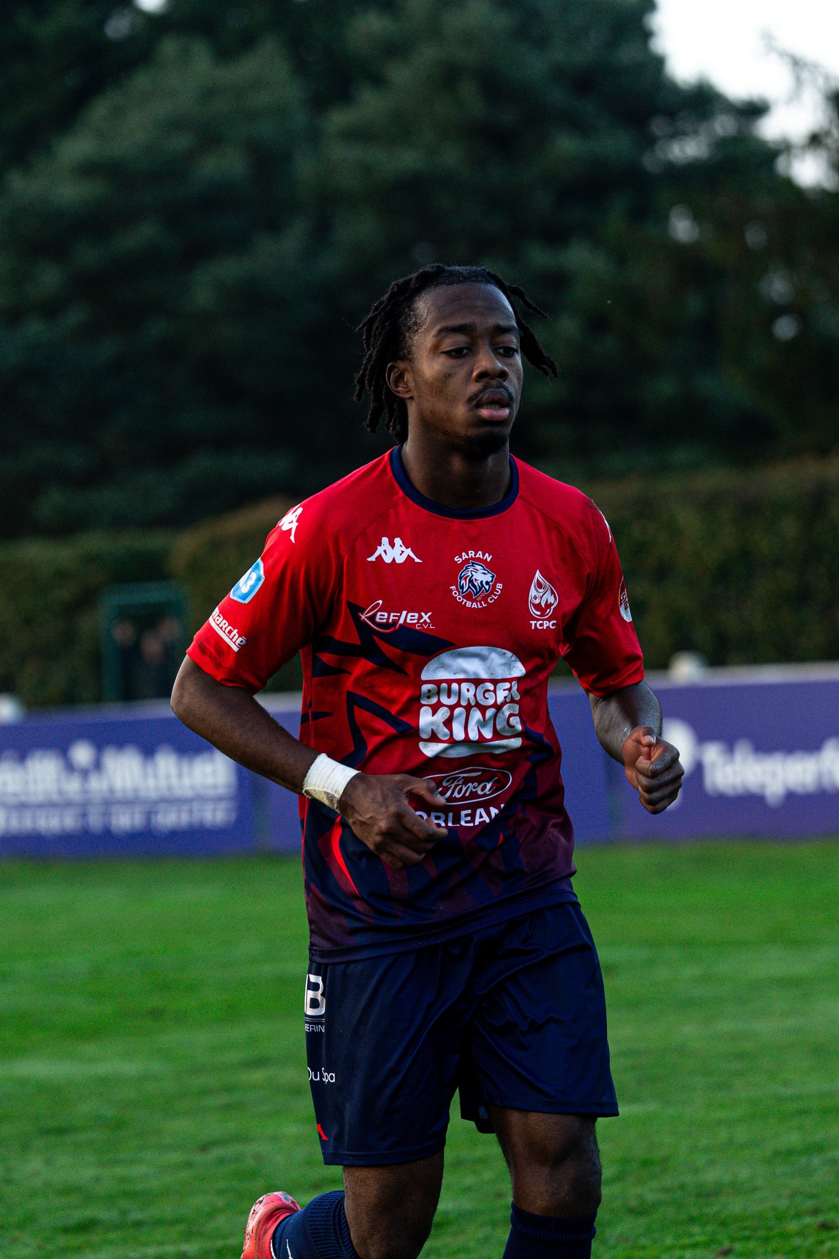 Portrait en plein effort, maillot domicile